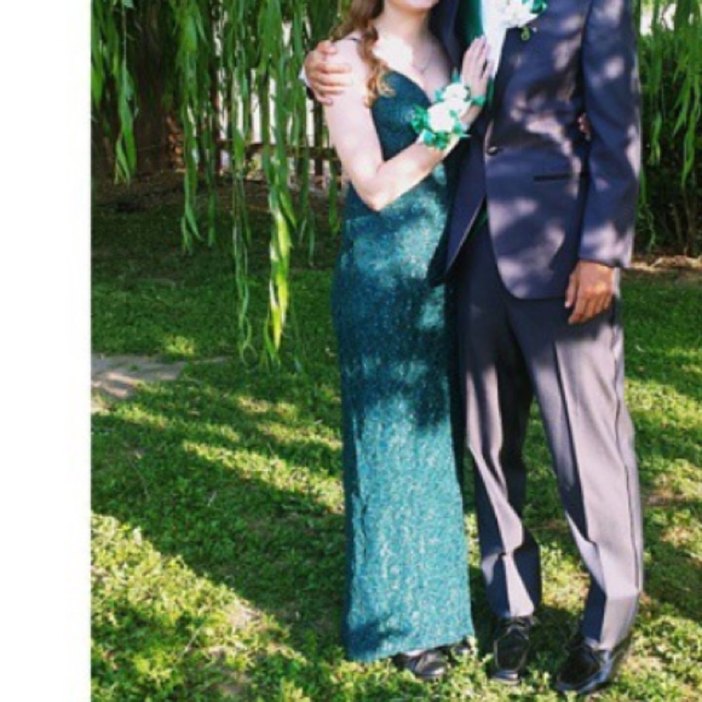 Beautiful Dark Hunter Green/Blue prom dress!